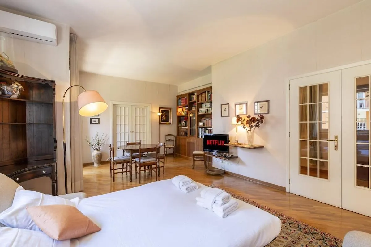 Colosseum 15 Minutes Away Big, Bright & Central Roma Apartamento